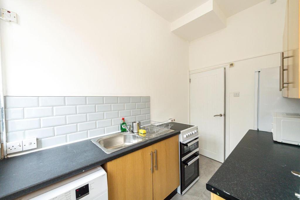 Room In Anfield Liverpool Exterior foto