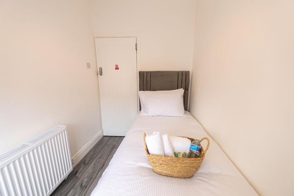 Room In Anfield Liverpool Exterior foto